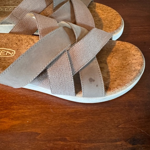 Keen women’s tan Sandals - Picture 10 of 10